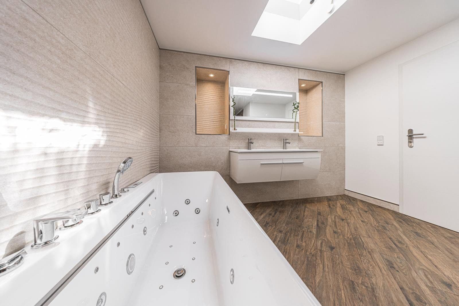 Predaj domu 1.560 m², pozemek 1.070 m², Landsberger Straße 65, Halle, Sasko-Anhaltsko Predaj domu 1.560 m², pozemek 1.070 m², Landsberger Straße 65, Halle, Sasko-Anhaltsko