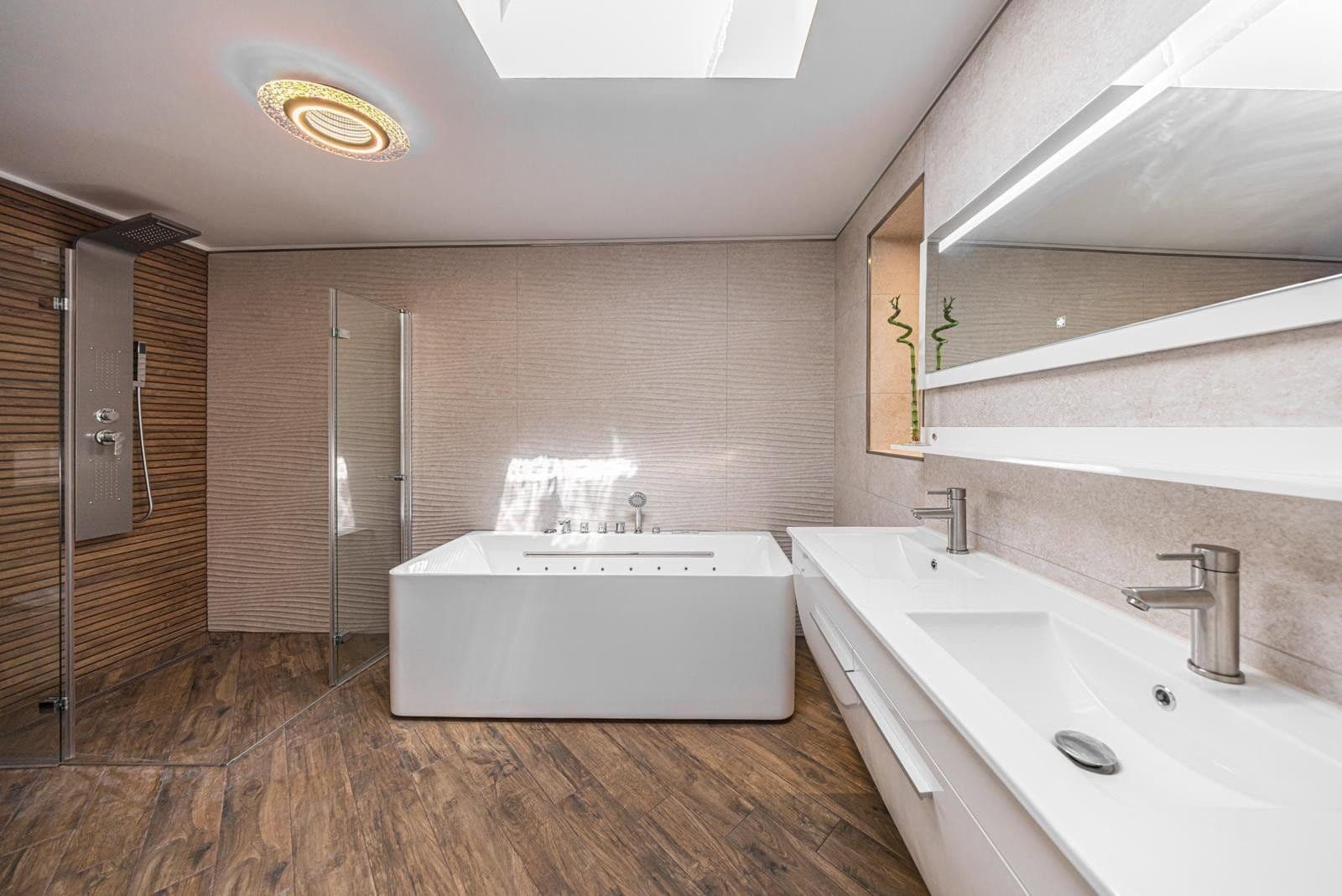 Predaj domu 1.560 m², pozemek 1.070 m², Landsberger Straße 65, Halle, Sasko-Anhaltsko Predaj domu 1.560 m², pozemek 1.070 m², Landsberger Straße 65, Halle, Sasko-Anhaltsko