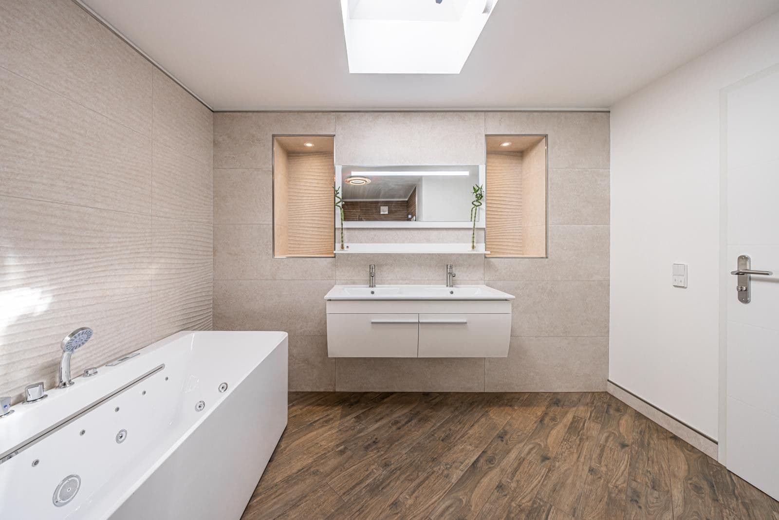 Predaj domu 1.560 m², pozemek 1.070 m², Landsberger Straße 65, Halle, Sasko-Anhaltsko Predaj domu 1.560 m², pozemek 1.070 m², Landsberger Straße 65, Halle, Sasko-Anhaltsko