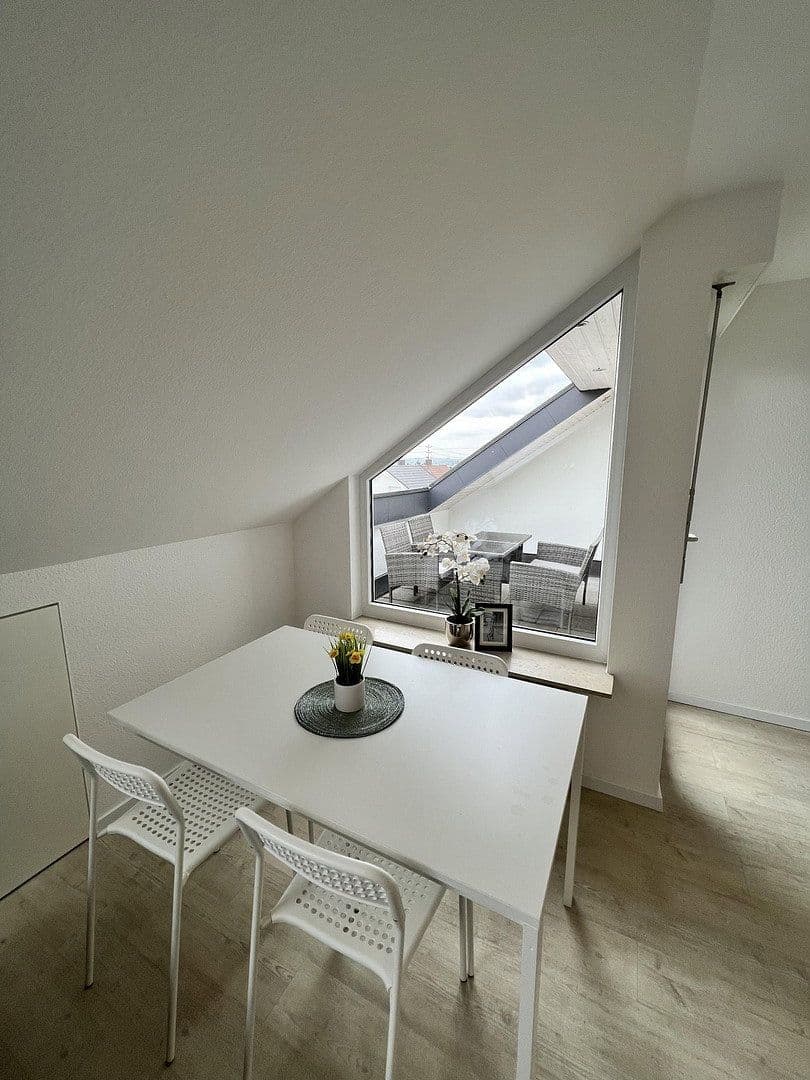 Prenájom bytu 2-izbový 57 m², Uhlandstr. 3, Großbettlingen, Bádensko-Wurttembersko Prenájom bytu 2-izbový 57 m², Uhlandstr. 3, Großbettlingen, Bádensko-Wurttembersko