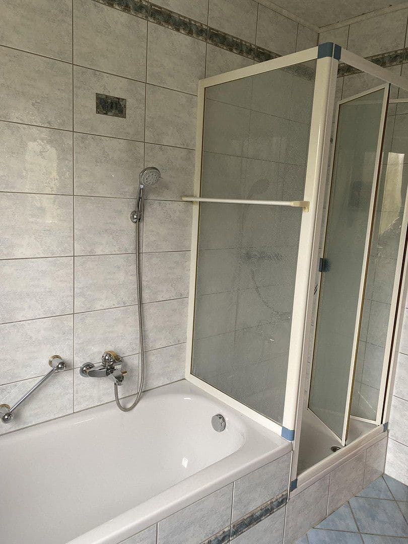 Predaj domu 216 m², pozemek 919 m², Pettendorf, Bavorsko Predaj domu 216 m², pozemek 919 m², Pettendorf, Bavorsko