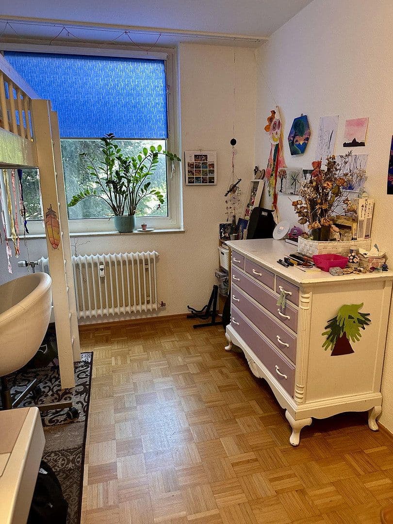 Prenájom bytu 4-izbový 105 m², Nesselrodestr. 18 b, Köln, Severné Porýnie - Westfálsko Prenájom bytu 4-izbový 105 m², Nesselrodestr. 18 b, Köln, Severné Porýnie - Westfálsko