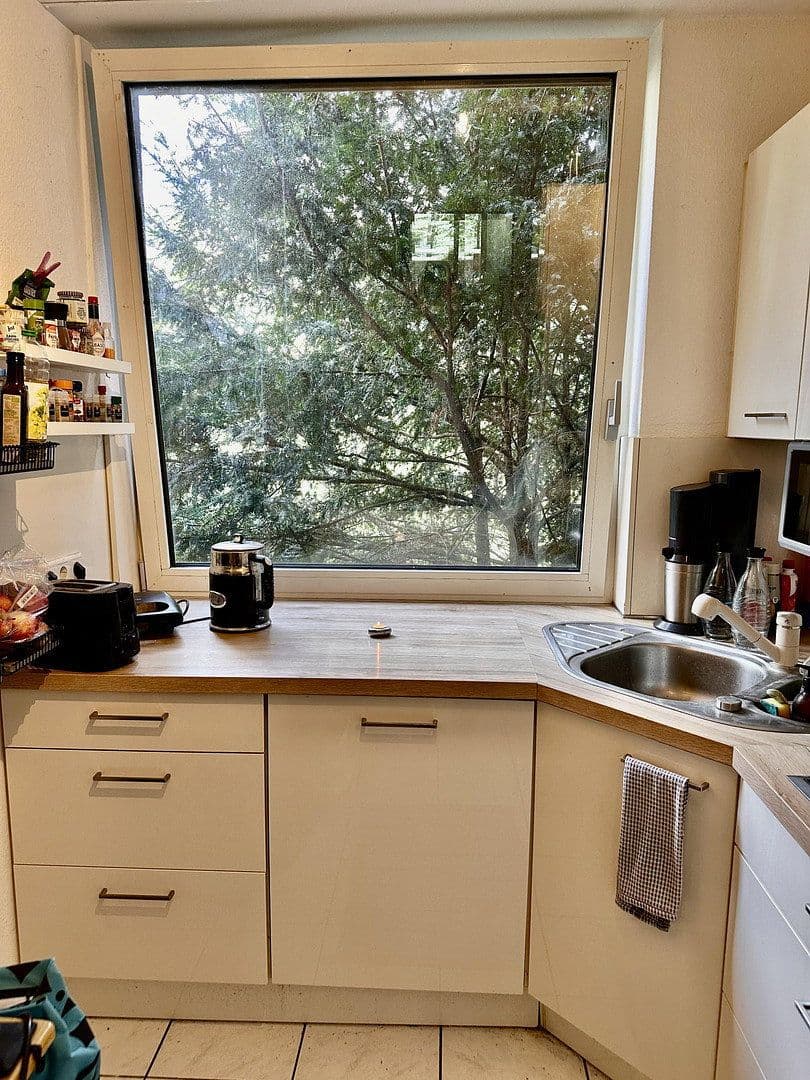 Prenájom bytu 4-izbový 105 m², Nesselrodestr. 18 b, Köln, Severné Porýnie - Westfálsko Prenájom bytu 4-izbový 105 m², Nesselrodestr. 18 b, Köln, Severné Porýnie - Westfálsko