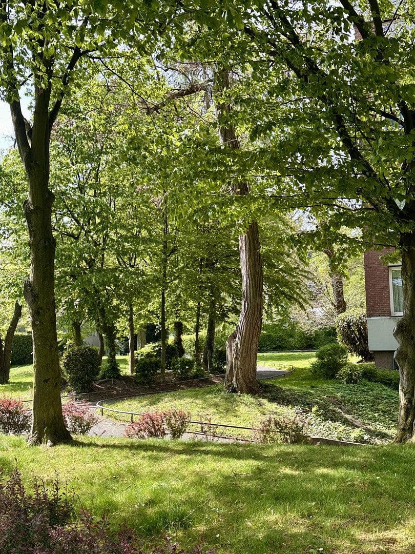 Prenájom bytu 4-izbový 105 m², Nesselrodestr. 18 b, Köln, Severné Porýnie - Westfálsko Prenájom bytu 4-izbový 105 m², Nesselrodestr. 18 b, Köln, Severné Porýnie - Westfálsko