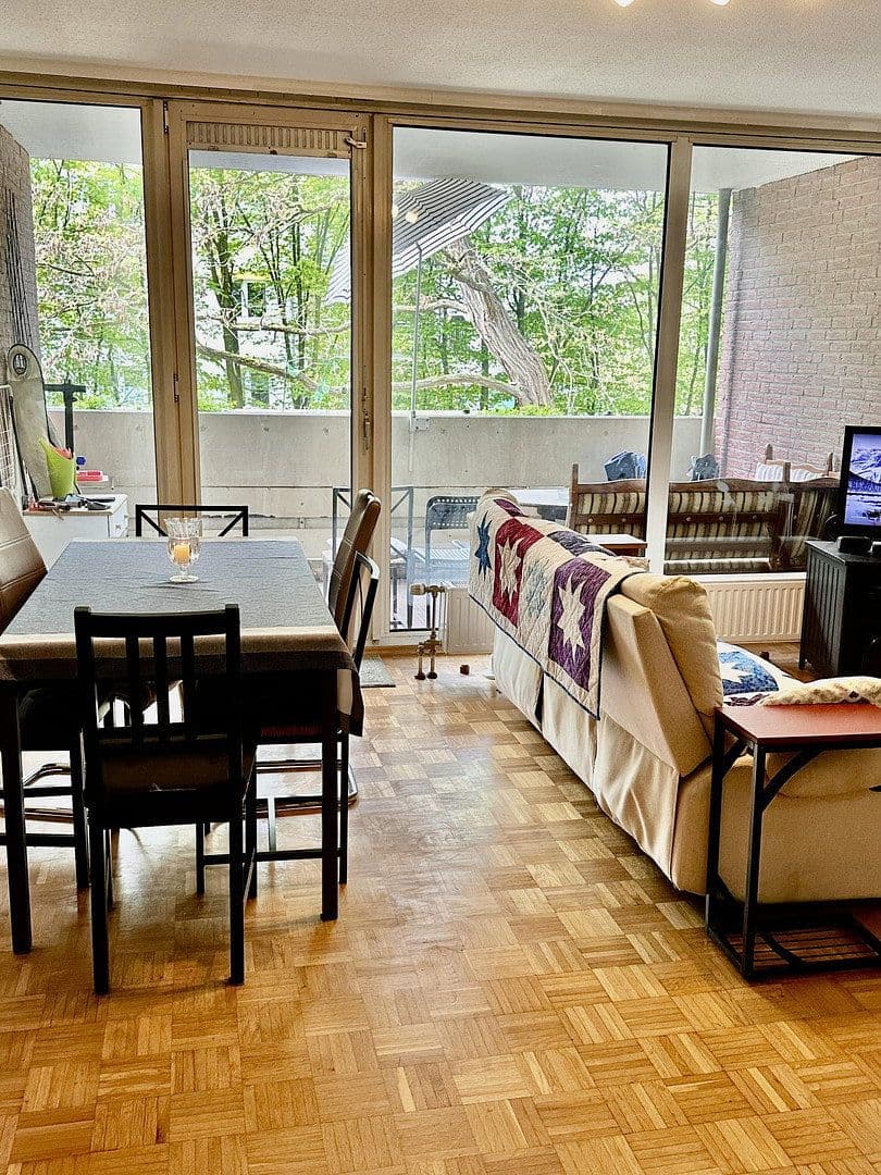 Prenájom bytu 4-izbový 105 m², Nesselrodestr. 18 b, Köln, Severné Porýnie - Westfálsko Prenájom bytu 4-izbový 105 m², Nesselrodestr. 18 b, Köln, Severné Porýnie - Westfálsko