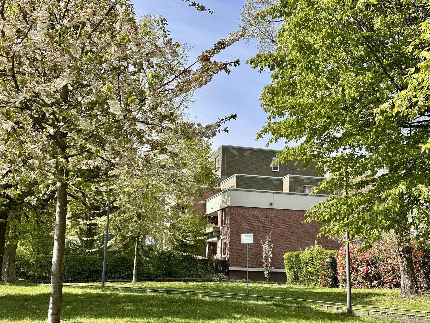 Prenájom bytu 4-izbový 105 m², Nesselrodestr. 18 b, Köln, Severné Porýnie - Westfálsko Prenájom bytu 4-izbový 105 m², Nesselrodestr. 18 b, Köln, Severné Porýnie - Westfálsko