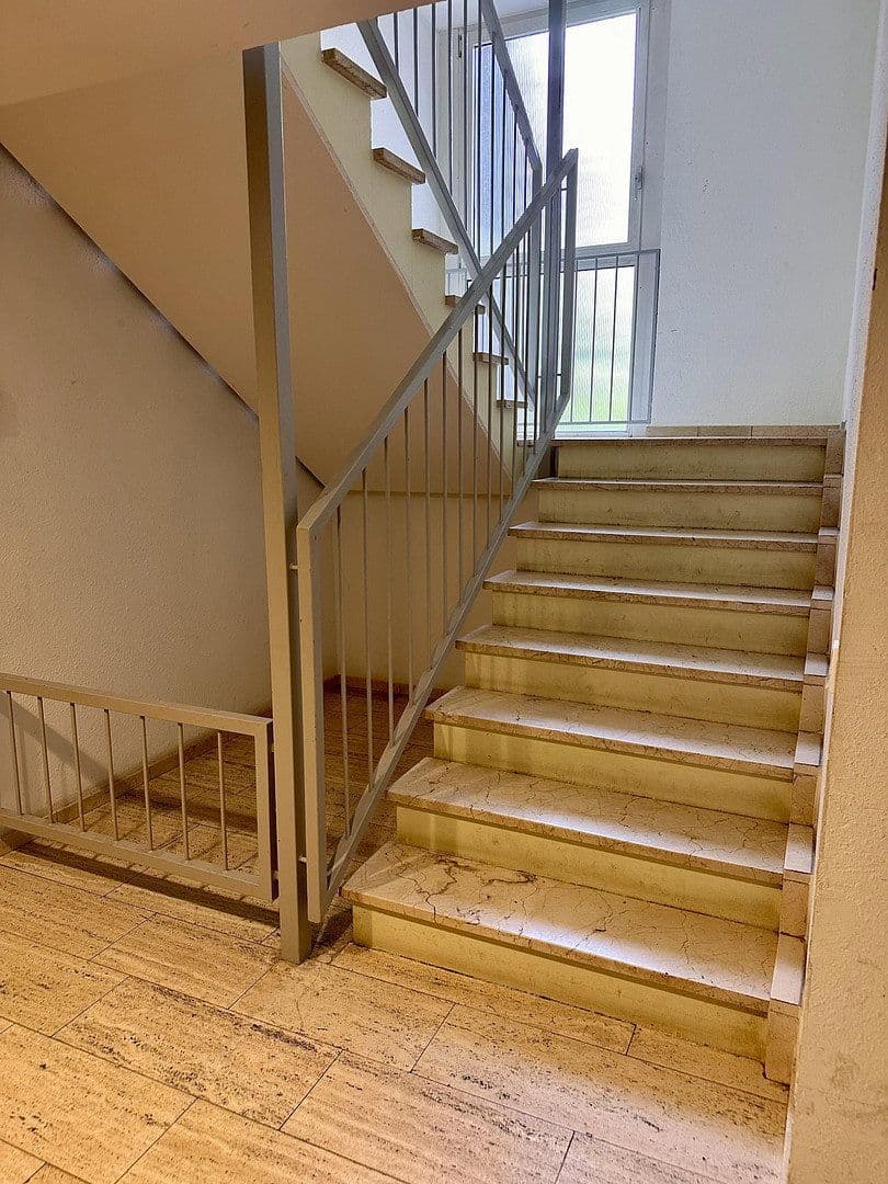 Prenájom bytu 4-izbový 105 m², Nesselrodestr. 18 b, Köln, Severné Porýnie - Westfálsko Prenájom bytu 4-izbový 105 m², Nesselrodestr. 18 b, Köln, Severné Porýnie - Westfálsko