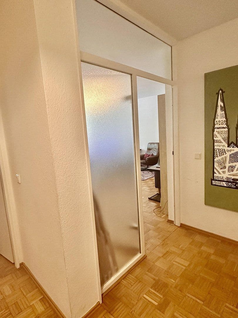 Prenájom bytu 4-izbový 105 m², Nesselrodestr. 18 b, Köln, Severné Porýnie - Westfálsko Prenájom bytu 4-izbový 105 m², Nesselrodestr. 18 b, Köln, Severné Porýnie - Westfálsko