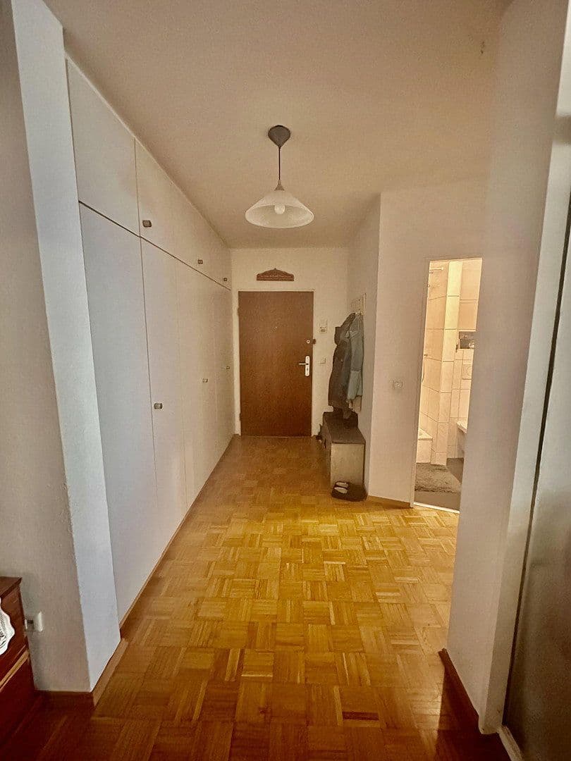 Prenájom bytu 4-izbový 105 m², Nesselrodestr. 18 b, Köln, Severné Porýnie - Westfálsko Prenájom bytu 4-izbový 105 m², Nesselrodestr. 18 b, Köln, Severné Porýnie - Westfálsko