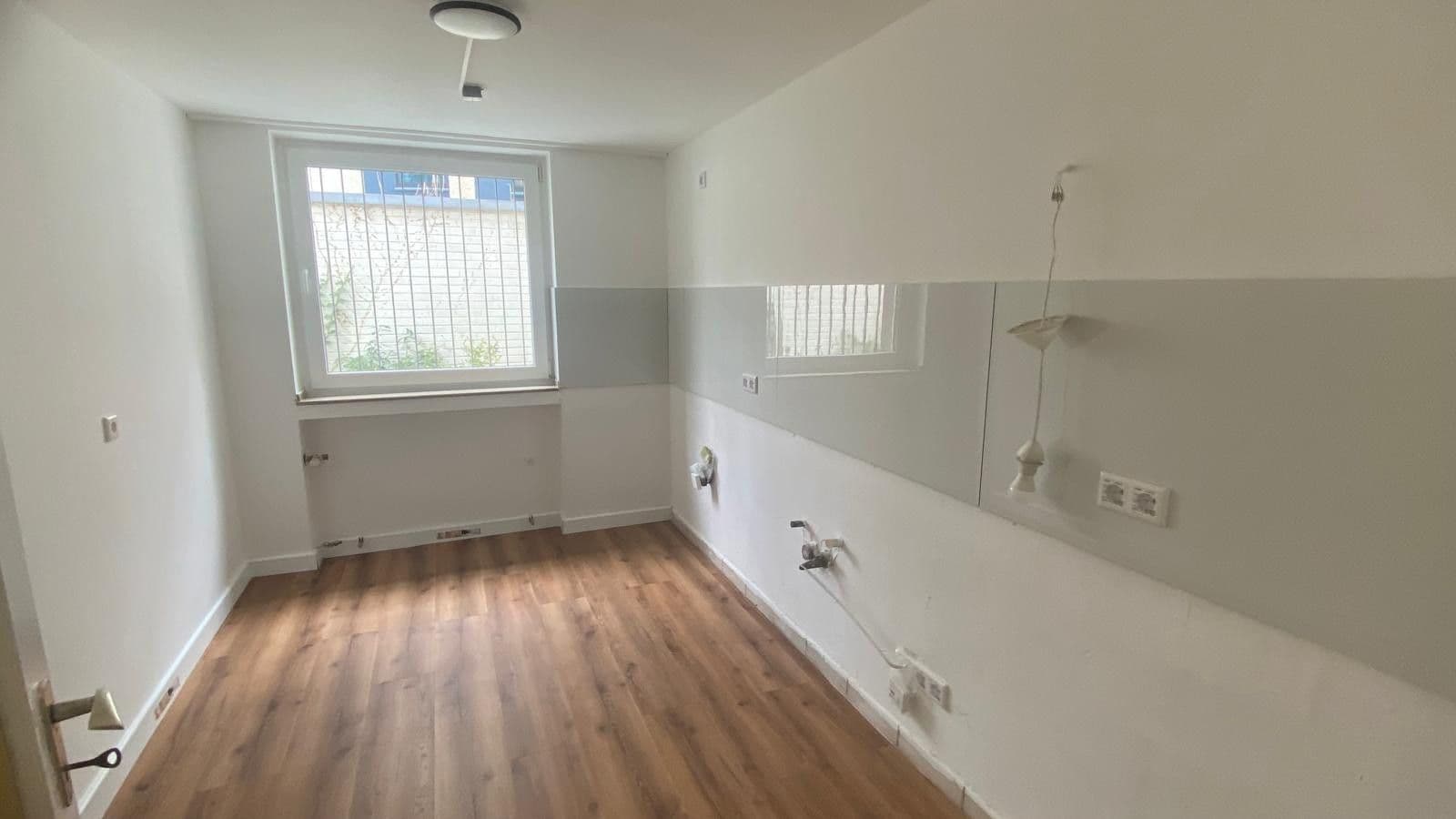 Prenájom bytu 2-izbový 78 m², Düsseldorf, Severné Porýnie - Westfálsko Prenájom bytu 2-izbový 78 m², Düsseldorf, Severné Porýnie - Westfálsko