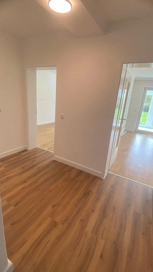 Prenájom bytu 2-izbový 78 m², Düsseldorf, Severné Porýnie - Westfálsko Prenájom bytu 2-izbový 78 m², Düsseldorf, Severné Porýnie - Westfálsko