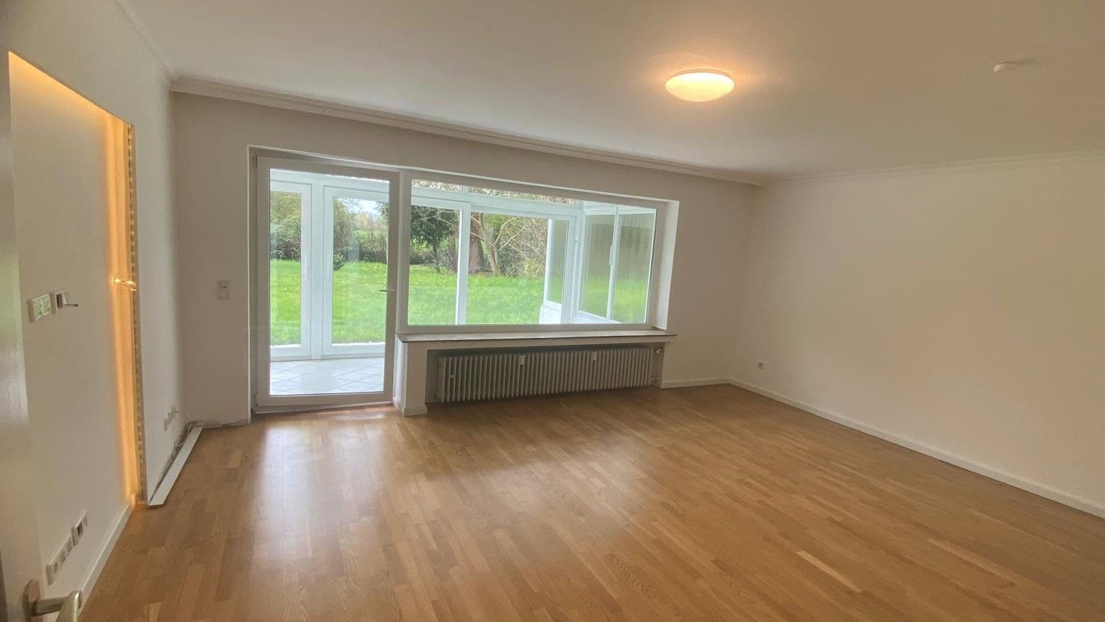 Prenájom bytu 2-izbový 78 m², Düsseldorf, Severné Porýnie - Westfálsko Prenájom bytu 2-izbový 78 m², Düsseldorf, Severné Porýnie - Westfálsko