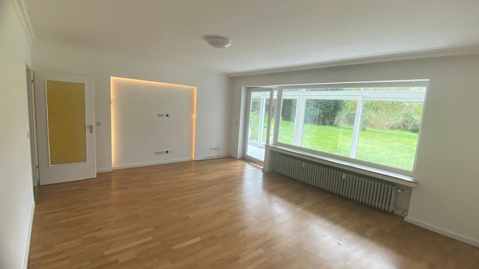 Prenájom bytu 2-izbový 78 m², Düsseldorf, Severné Porýnie - Westfálsko Prenájom bytu 2-izbový 78 m², Düsseldorf, Severné Porýnie - Westfálsko