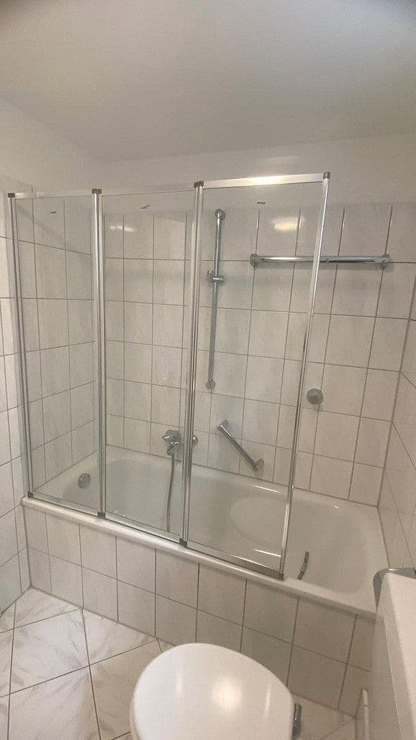 Prenájom bytu 2-izbový 78 m², Düsseldorf, Severné Porýnie - Westfálsko Prenájom bytu 2-izbový 78 m², Düsseldorf, Severné Porýnie - Westfálsko