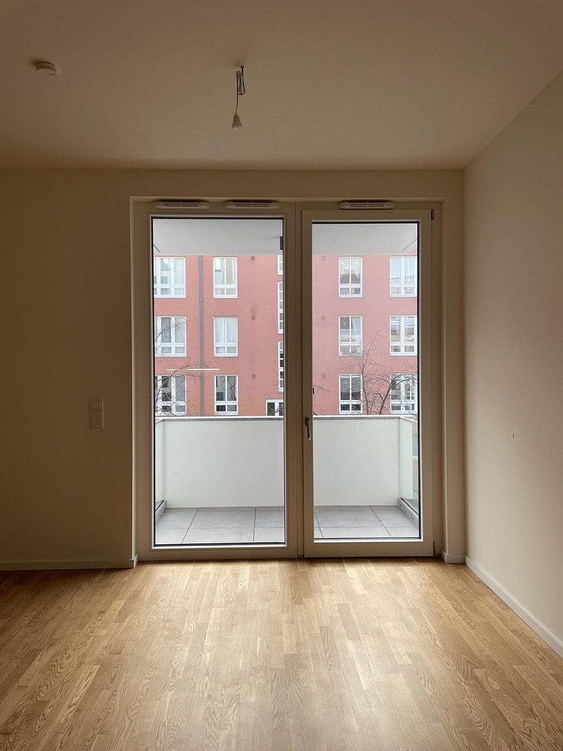 Prenájom bytu 2-izbový 62 m², Heisenbergstr. 3, Berlin, Berlín Prenájom bytu 2-izbový 62 m², Heisenbergstr. 3, Berlin, Berlín