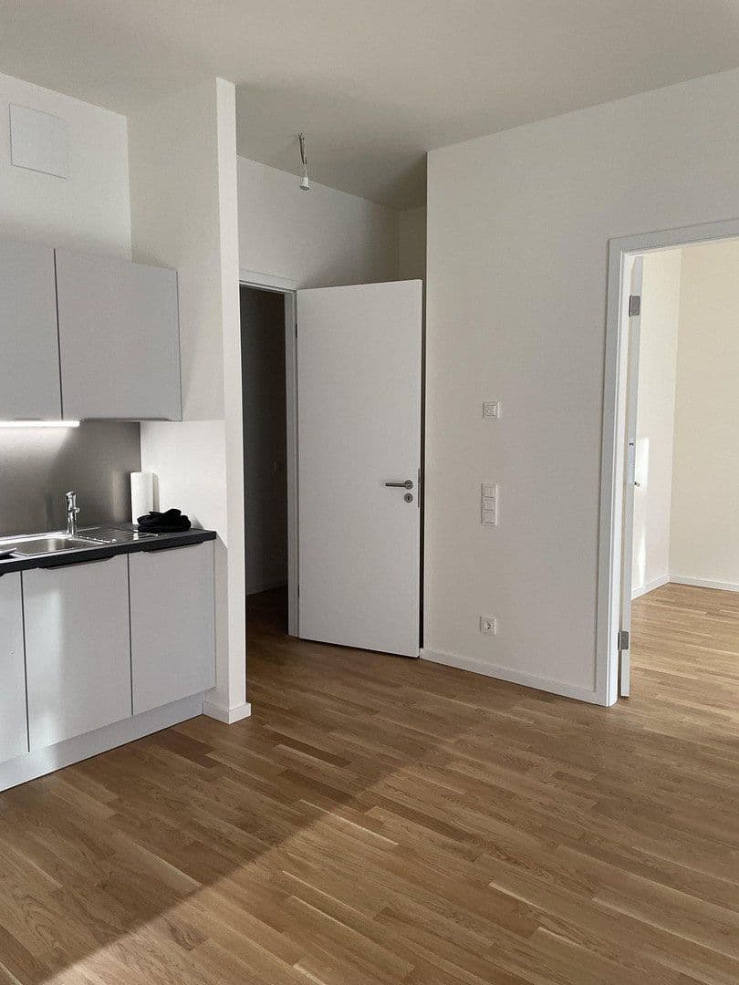 Prenájom bytu 2-izbový 62 m², Heisenbergstr. 3, Berlin, Berlín Prenájom bytu 2-izbový 62 m², Heisenbergstr. 3, Berlin, Berlín