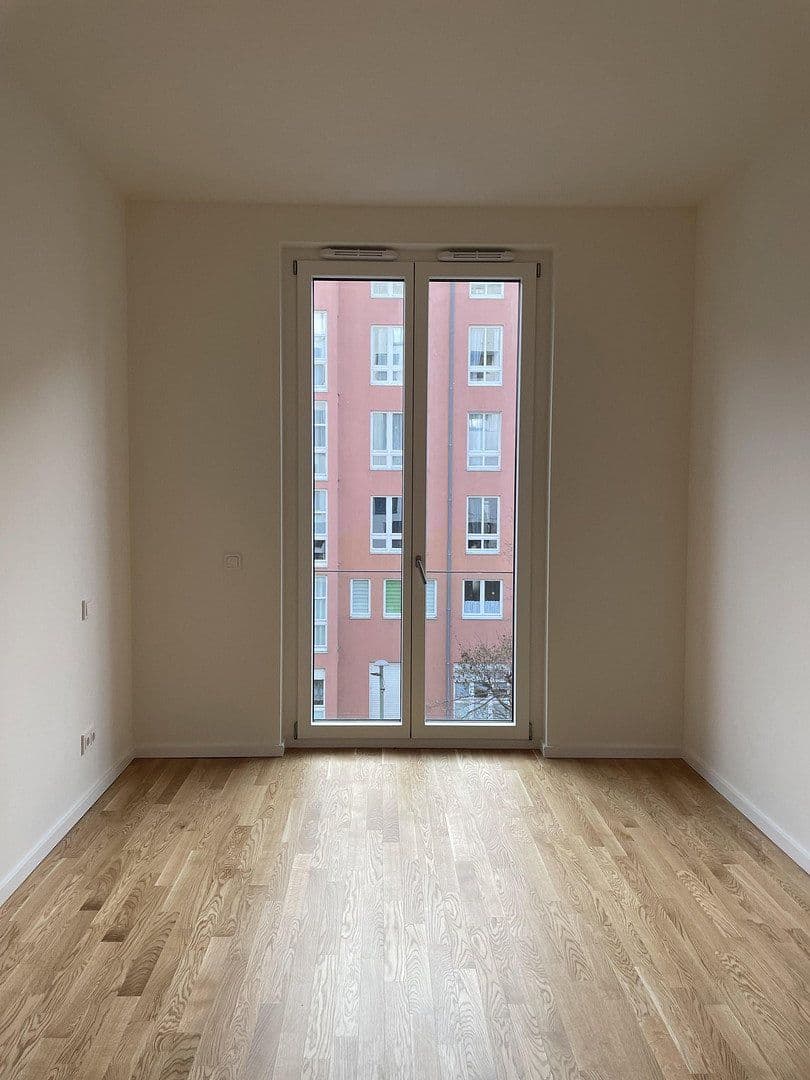 Prenájom bytu 2-izbový 62 m², Heisenbergstr. 3, Berlin, Berlín Prenájom bytu 2-izbový 62 m², Heisenbergstr. 3, Berlin, Berlín