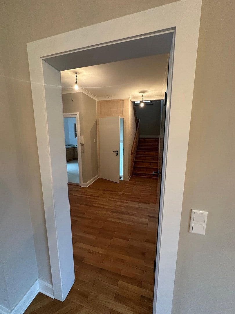 Prenájom bytu 4-izbový 123 m², Lessingstraße 6, Hermsdorf, Durínsko Prenájom bytu 4-izbový 123 m², Lessingstraße 6, Hermsdorf, Durínsko