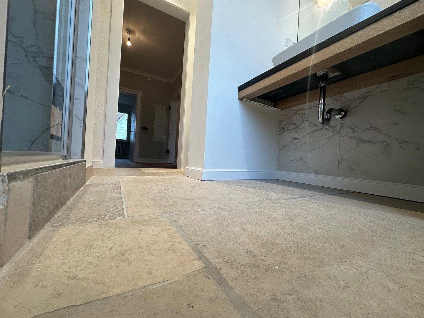 Prenájom bytu 4-izbový 123 m², Lessingstraße 6, Hermsdorf, Durínsko Prenájom bytu 4-izbový 123 m², Lessingstraße 6, Hermsdorf, Durínsko