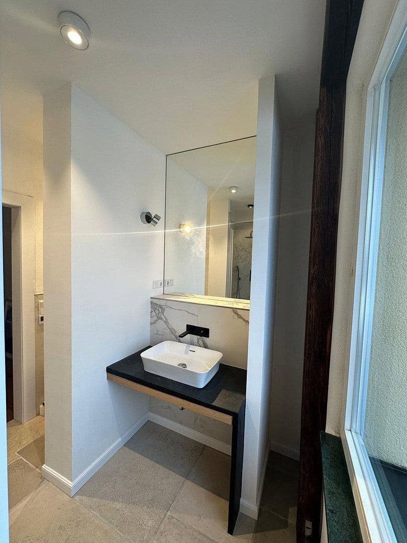 Prenájom bytu 4-izbový 123 m², Lessingstraße 6, Hermsdorf, Durínsko Prenájom bytu 4-izbový 123 m², Lessingstraße 6, Hermsdorf, Durínsko