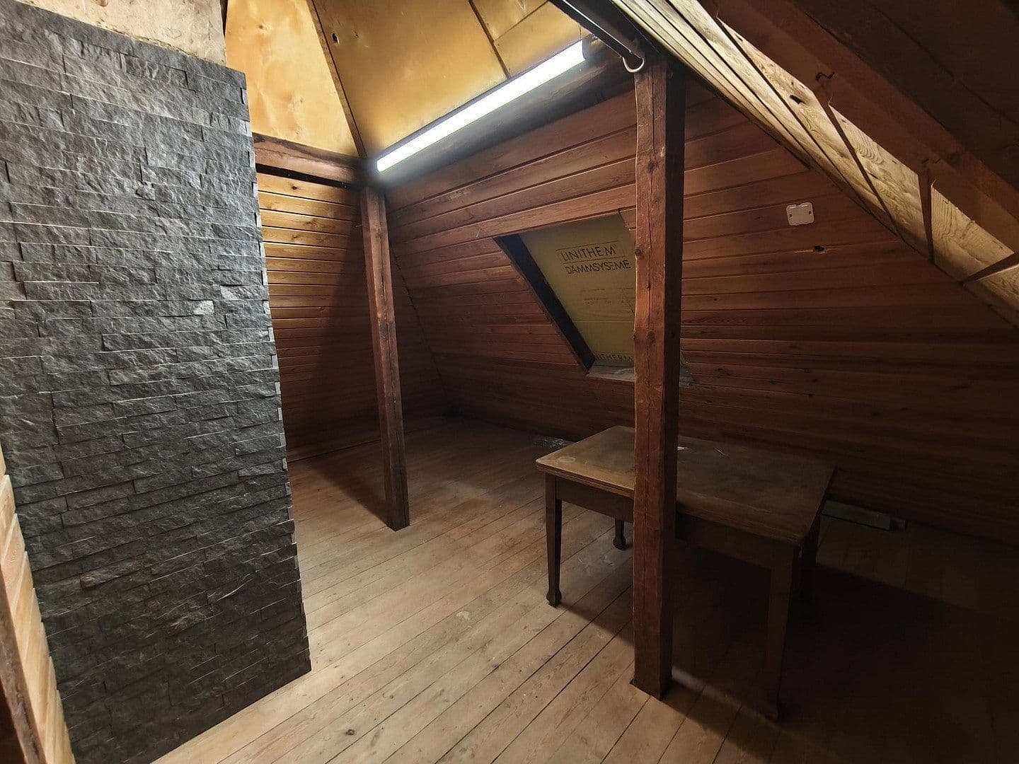 Prenájom bytu 4-izbový 123 m², Lessingstraße 6, Hermsdorf, Durínsko Prenájom bytu 4-izbový 123 m², Lessingstraße 6, Hermsdorf, Durínsko