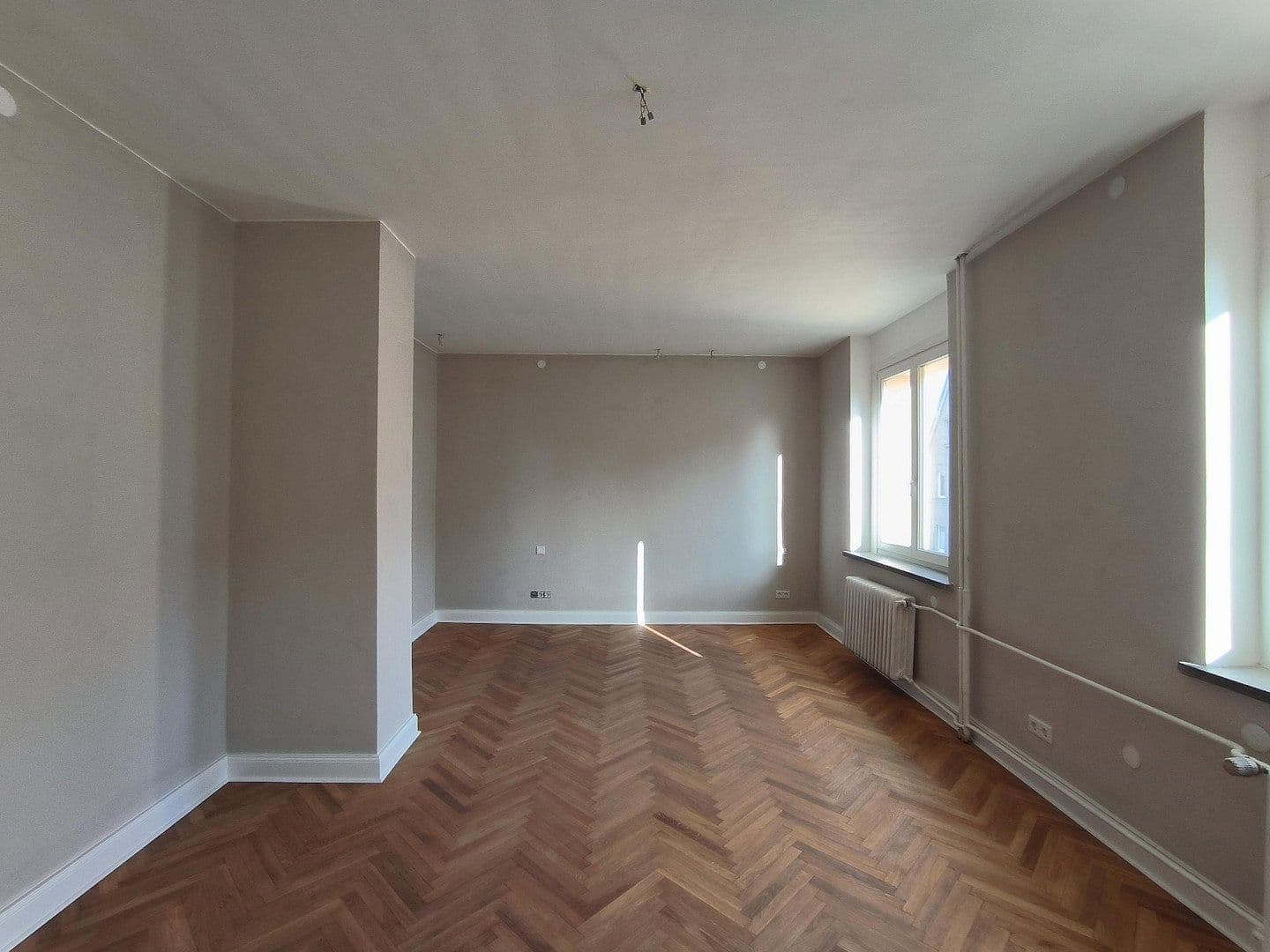 Prenájom bytu 4-izbový 123 m², Lessingstraße 6, Hermsdorf, Durínsko Prenájom bytu 4-izbový 123 m², Lessingstraße 6, Hermsdorf, Durínsko