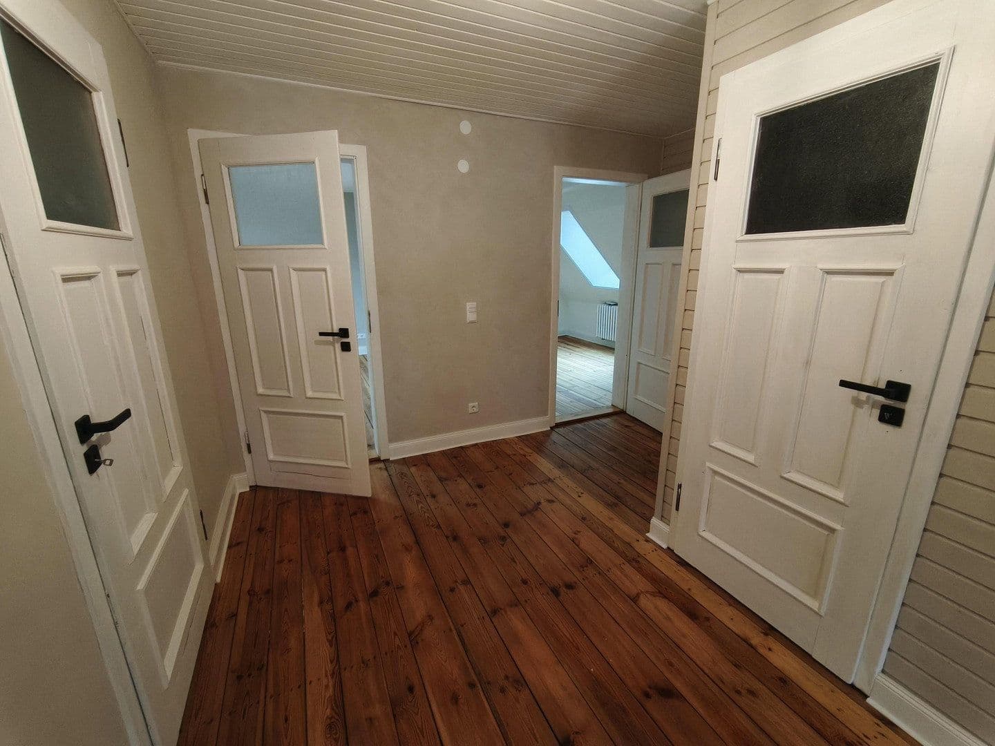 Prenájom bytu 4-izbový 123 m², Lessingstraße 6, Hermsdorf, Durínsko Prenájom bytu 4-izbový 123 m², Lessingstraße 6, Hermsdorf, Durínsko