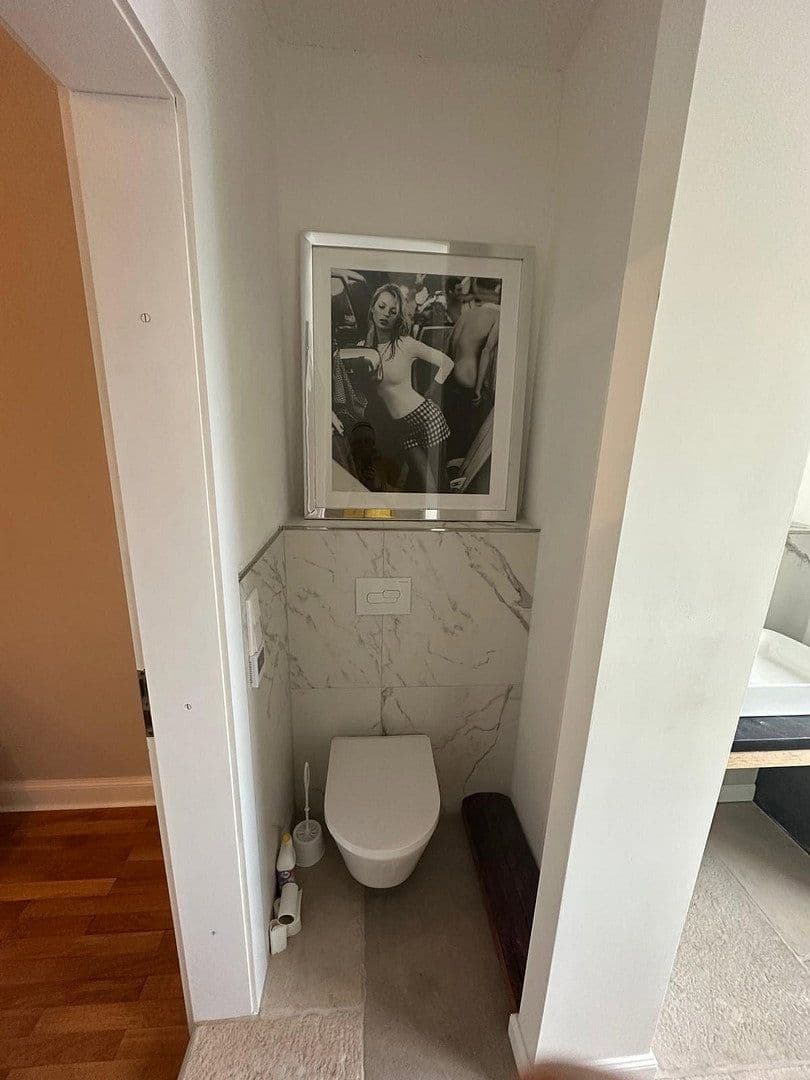 Prenájom bytu 4-izbový 123 m², Lessingstraße 6, Hermsdorf, Durínsko Prenájom bytu 4-izbový 123 m², Lessingstraße 6, Hermsdorf, Durínsko