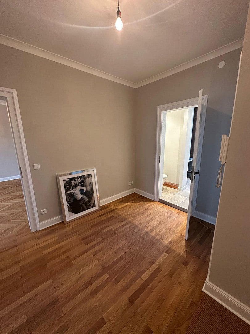 Prenájom bytu 4-izbový 123 m², Lessingstraße 6, Hermsdorf, Durínsko Prenájom bytu 4-izbový 123 m², Lessingstraße 6, Hermsdorf, Durínsko