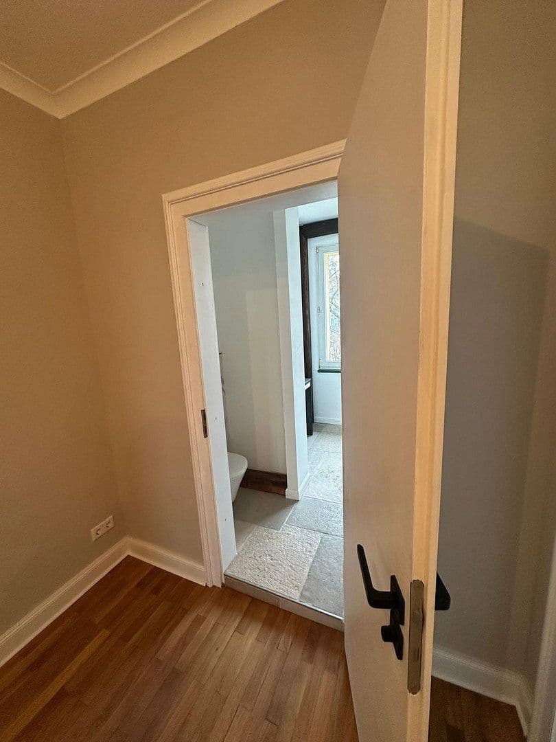 Prenájom bytu 4-izbový 123 m², Lessingstraße 6, Hermsdorf, Durínsko Prenájom bytu 4-izbový 123 m², Lessingstraße 6, Hermsdorf, Durínsko