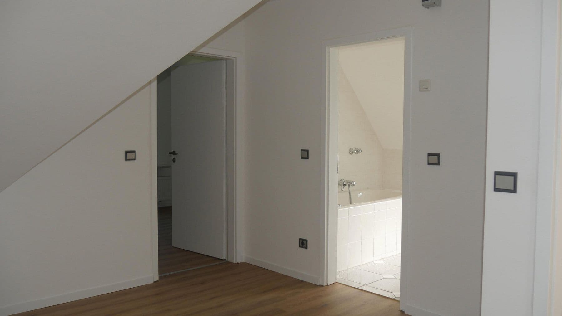 Prenájom domu 145 m², pozemek 581 m², Ratingen, Severné Porýnie - Westfálsko Prenájom domu 145 m², pozemek 581 m², Ratingen, Severné Porýnie - Westfálsko