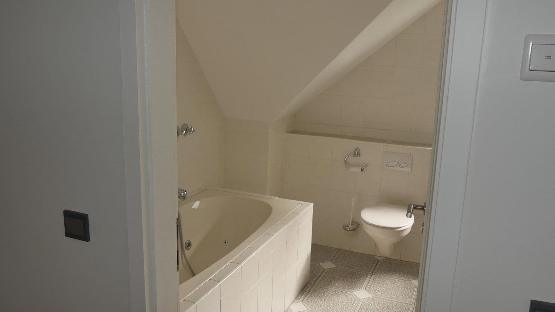 Prenájom domu 145 m², pozemek 581 m², Ratingen, Severné Porýnie - Westfálsko Prenájom domu 145 m², pozemek 581 m², Ratingen, Severné Porýnie - Westfálsko