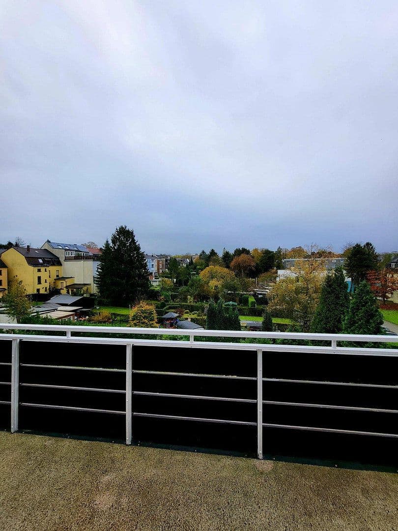 Prenájom bytu 4-izbový 92 m², Mulheim an der Ruhr, Severné Porýnie - Westfálsko Prenájom bytu 4-izbový 92 m², Mulheim an der Ruhr, Severné Porýnie - Westfálsko