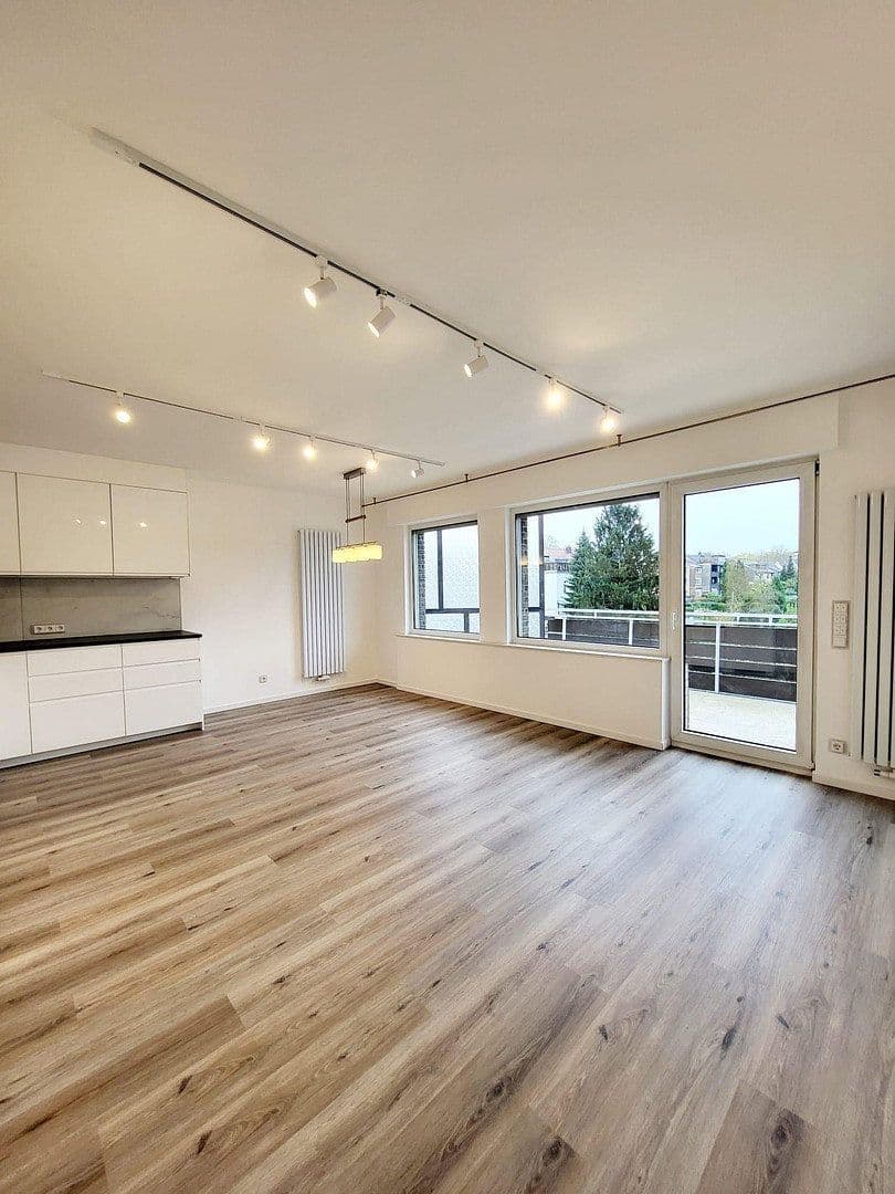 Prenájom bytu 4-izbový 92 m², Mulheim an der Ruhr, Severné Porýnie - Westfálsko Prenájom bytu 4-izbový 92 m², Mulheim an der Ruhr, Severné Porýnie - Westfálsko