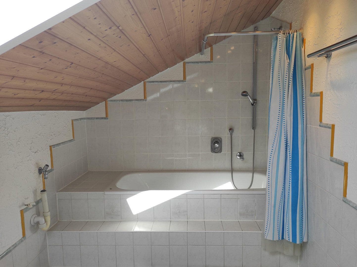 Predaj domu 330 m², pozemek 939 m², Kirchheim unter Teck, Bádensko-Wurttembersko Predaj domu 330 m², pozemek 939 m², Kirchheim unter Teck, Bádensko-Wurttembersko