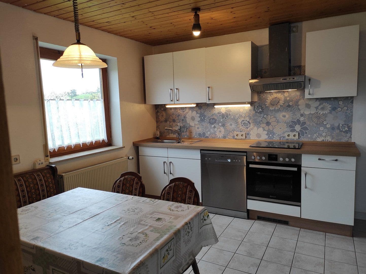 Predaj domu 330 m², pozemek 939 m², Kirchheim unter Teck, Bádensko-Wurttembersko Predaj domu 330 m², pozemek 939 m², Kirchheim unter Teck, Bádensko-Wurttembersko