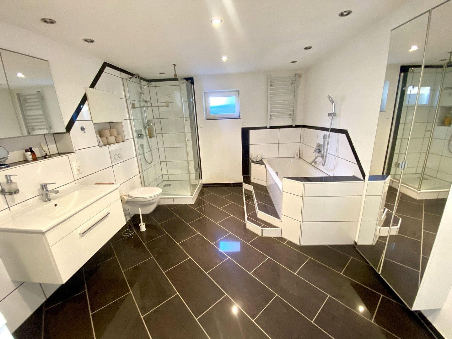 Predaj domu 205 m², pozemek 560 m², Haselweg 3, Jestetten, Bádensko-Wurttembersko Predaj domu 205 m², pozemek 560 m², Haselweg 3, Jestetten, Bádensko-Wurttembersko
