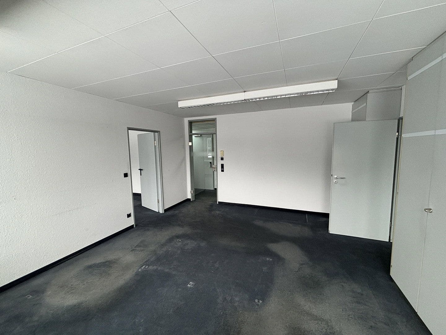 Prenájom kancelárie 646 m², Moselstr. 14, Neuss, Severné Porýnie - Westfálsko Prenájom kancelárie 646 m², Moselstr. 14, Neuss, Severné Porýnie - Westfálsko