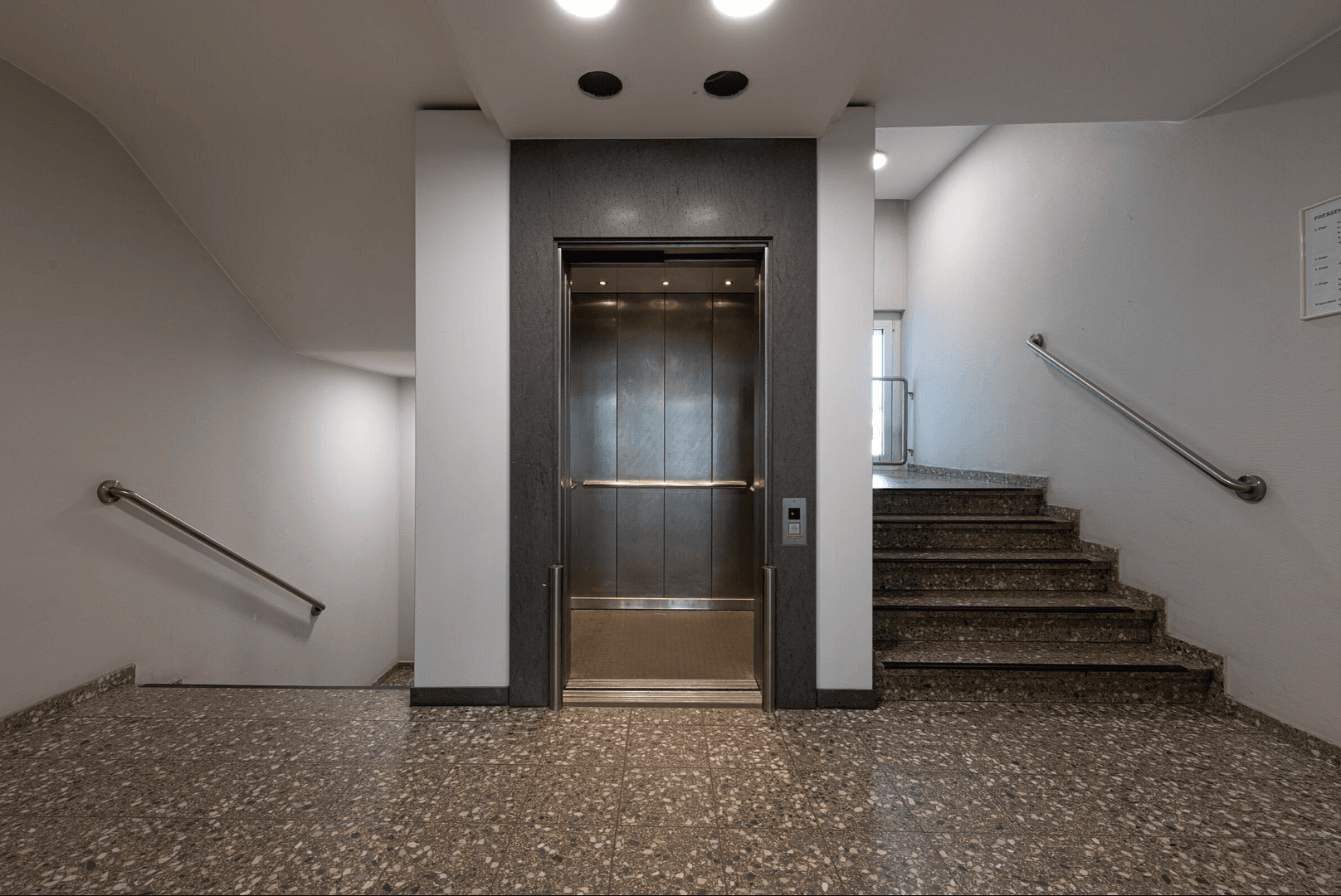 Prenájom kancelárie 646 m², Moselstr. 14, Neuss, Severné Porýnie - Westfálsko Prenájom kancelárie 646 m², Moselstr. 14, Neuss, Severné Porýnie - Westfálsko