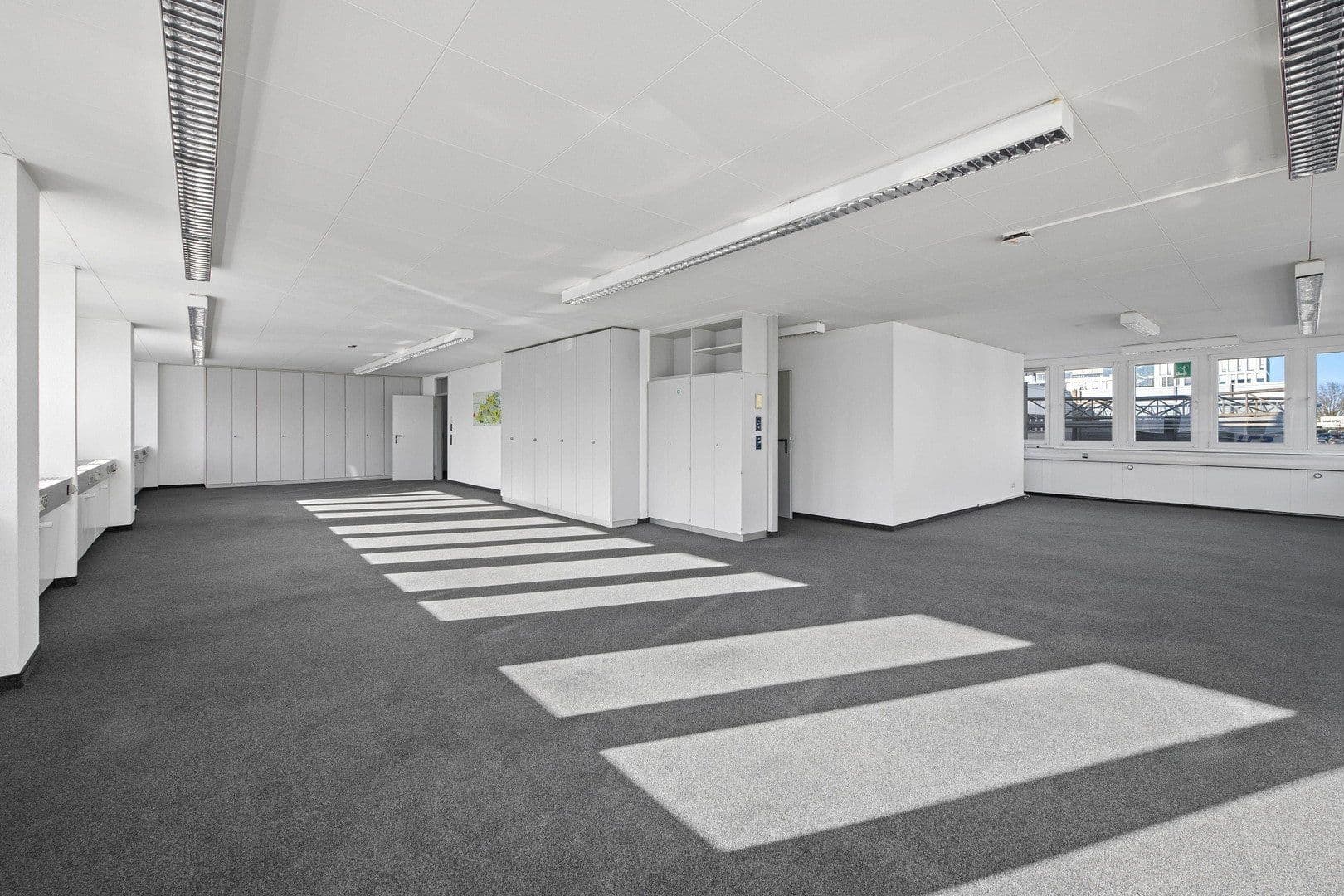 Prenájom kancelárie 200 m², Moselstr. 14, Neuss, Severné Porýnie - Westfálsko Prenájom kancelárie 200 m², Moselstr. 14, Neuss, Severné Porýnie - Westfálsko