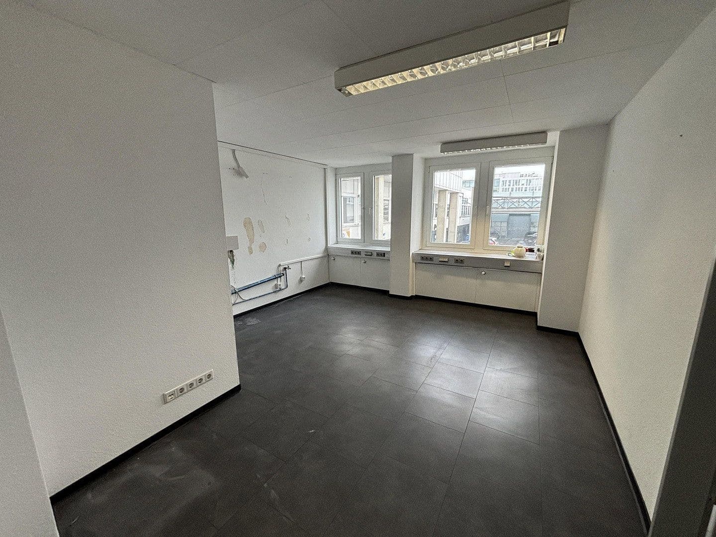 Prenájom kancelárie 200 m², Moselstr. 14, Neuss, Severné Porýnie - Westfálsko Prenájom kancelárie 200 m², Moselstr. 14, Neuss, Severné Porýnie - Westfálsko