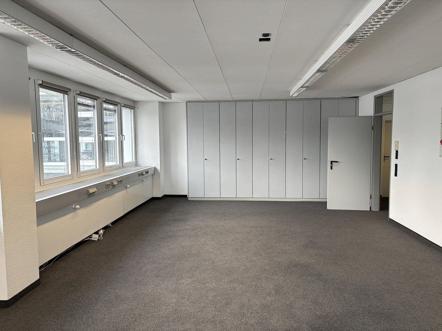 Prenájom kancelárie 200 m², Moselstr. 14, Neuss, Severné Porýnie - Westfálsko Prenájom kancelárie 200 m², Moselstr. 14, Neuss, Severné Porýnie - Westfálsko