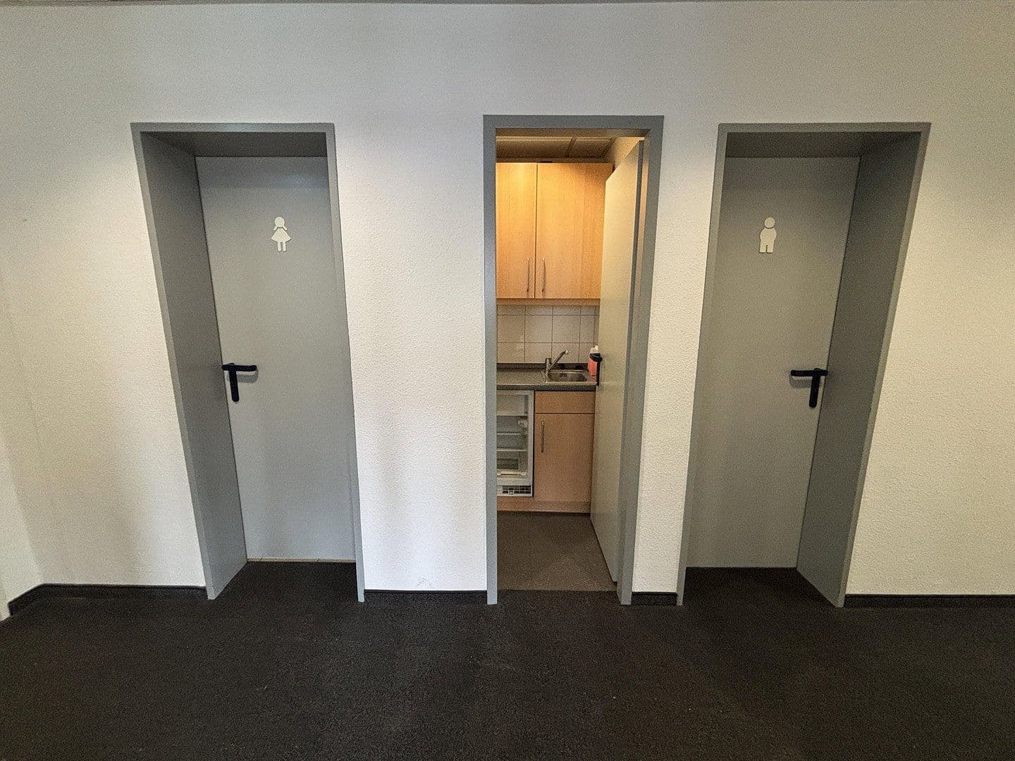 Prenájom kancelárie 200 m², Moselstr. 14, Neuss, Severné Porýnie - Westfálsko Prenájom kancelárie 200 m², Moselstr. 14, Neuss, Severné Porýnie - Westfálsko