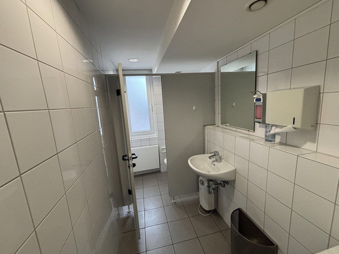 Prenájom kancelárie 200 m², Moselstr. 14, Neuss, Severné Porýnie - Westfálsko Prenájom kancelárie 200 m², Moselstr. 14, Neuss, Severné Porýnie - Westfálsko