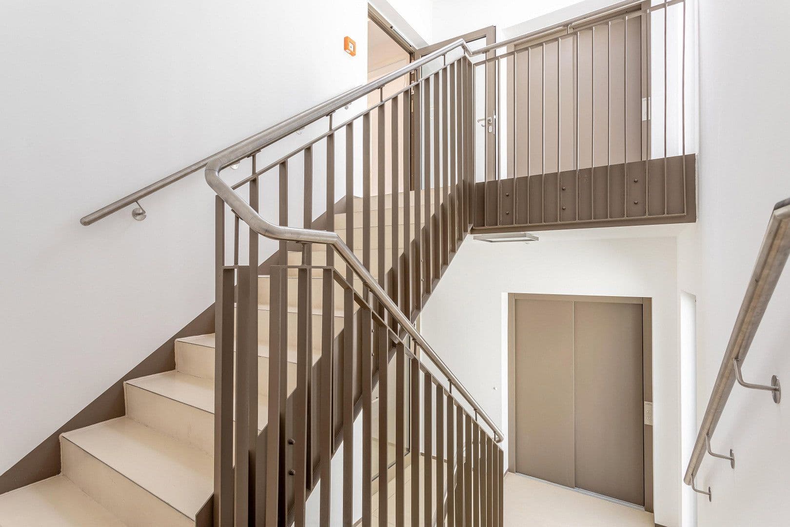 Predaj bytu 3-izbový 72 m², Hohenstaufenstr. 9, Berlin, Berlín Predaj bytu 3-izbový 72 m², Hohenstaufenstr. 9, Berlin, Berlín