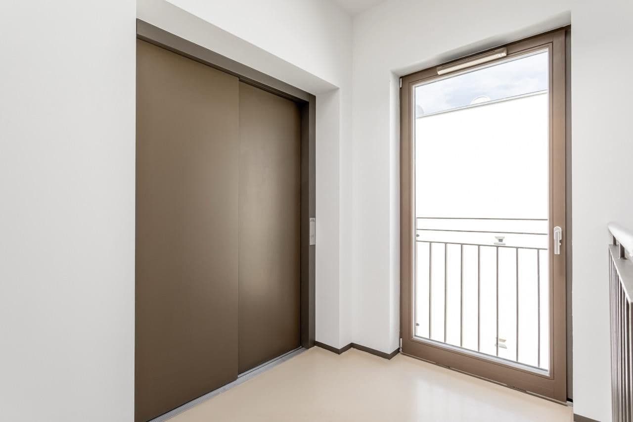 Predaj bytu 4-izbový 108 m², Hohenstaufenstr. 9, Berlin, Berlín Predaj bytu 4-izbový 108 m², Hohenstaufenstr. 9, Berlin, Berlín