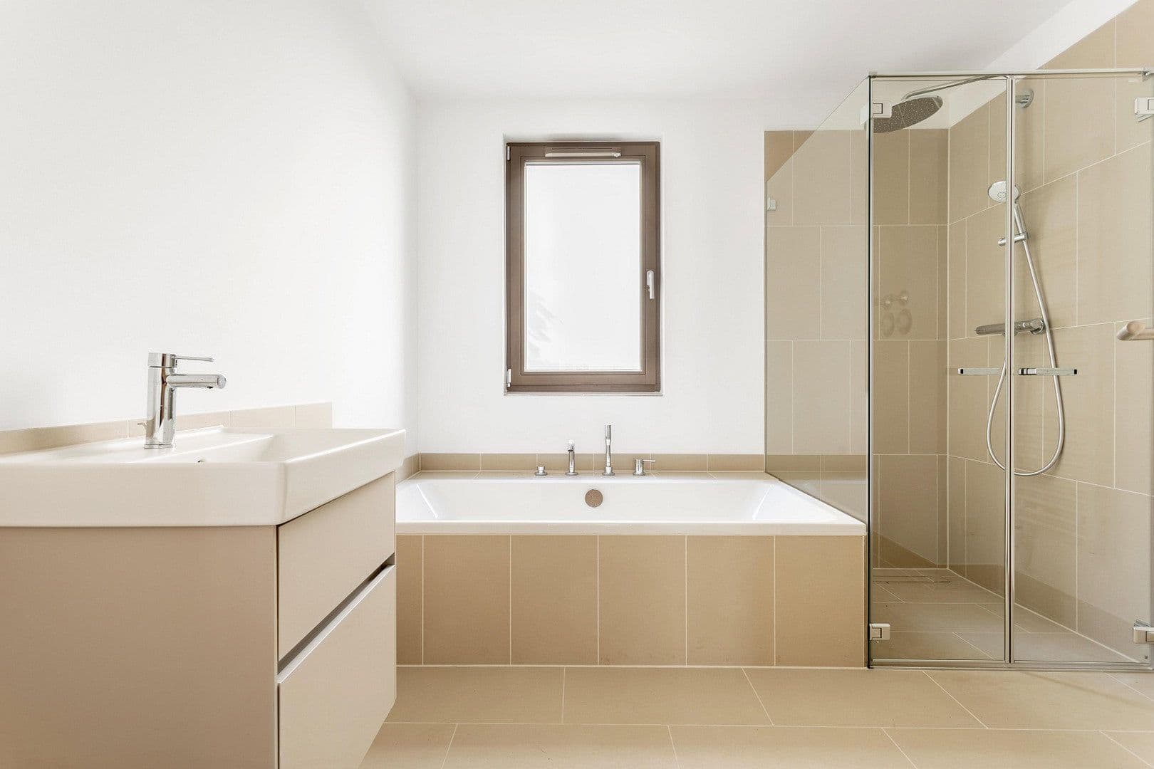 Predaj bytu 4-izbový 108 m², Hohenstaufenstr. 9, Berlin, Berlín Predaj bytu 4-izbový 108 m², Hohenstaufenstr. 9, Berlin, Berlín