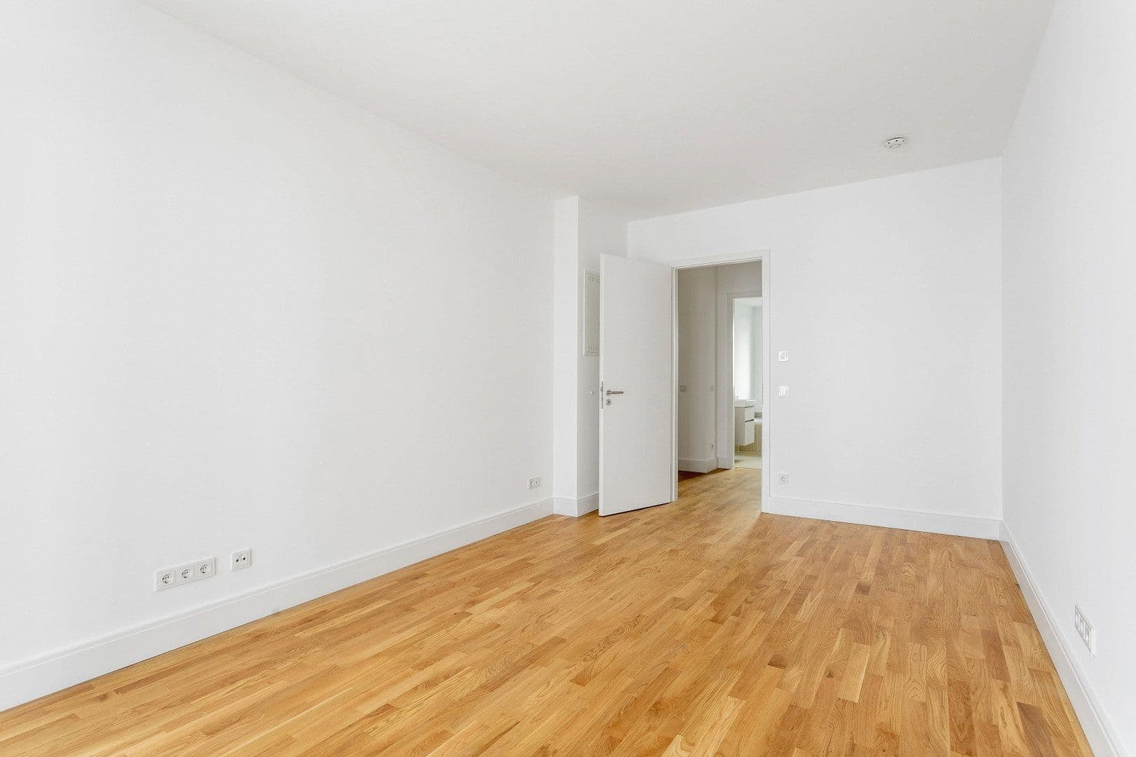 Predaj bytu 4-izbový 108 m², Hohenstaufenstr. 9, Berlin, Berlín Predaj bytu 4-izbový 108 m², Hohenstaufenstr. 9, Berlin, Berlín