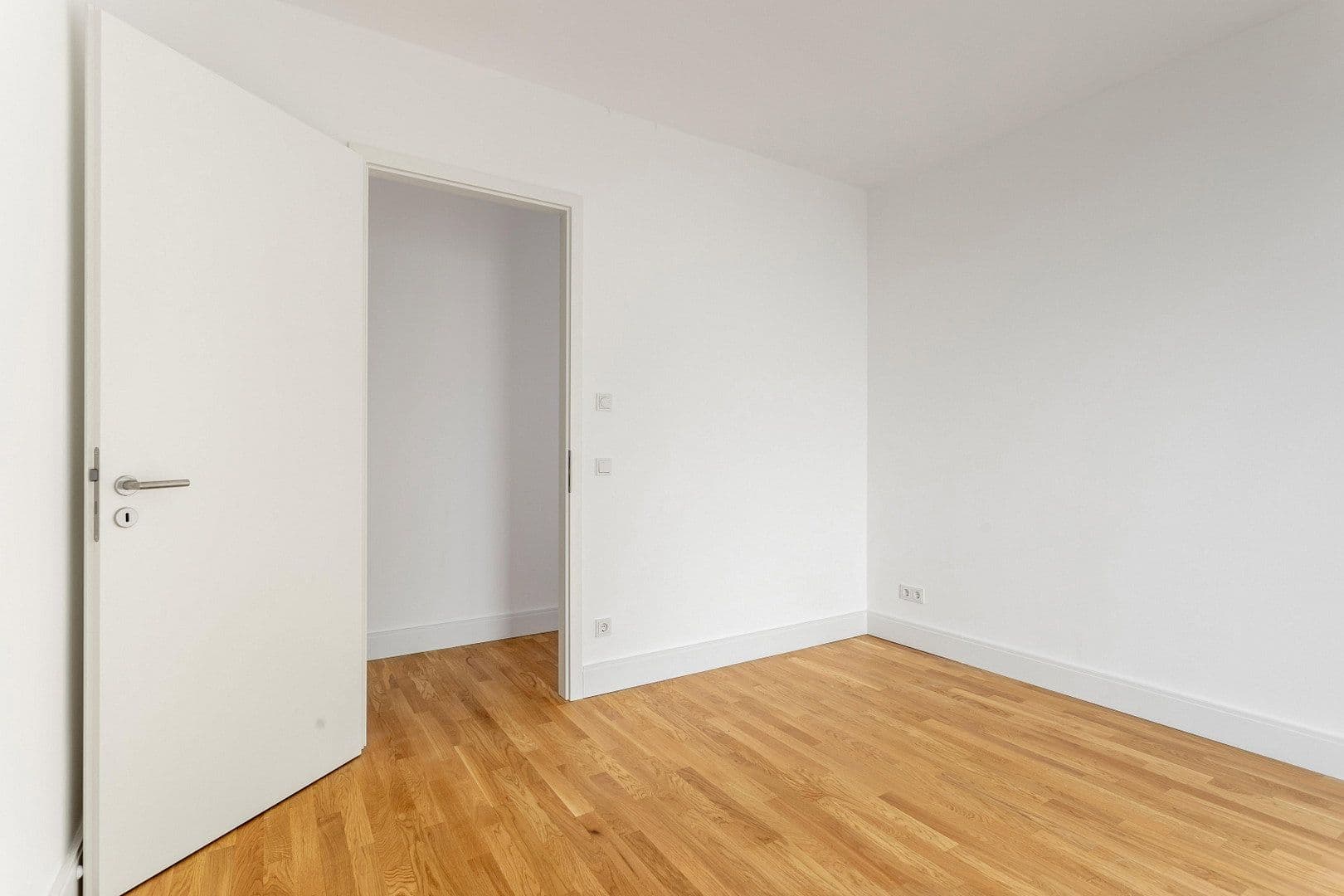 Predaj bytu 4-izbový 108 m², Hohenstaufenstr. 9, Berlin, Berlín Predaj bytu 4-izbový 108 m², Hohenstaufenstr. 9, Berlin, Berlín