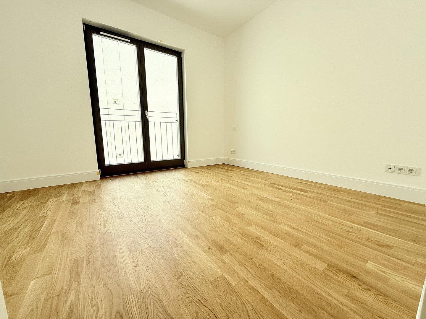 Predaj bytu 3-izbový 72 m², Hohenstaufenstr. 9, Berlin, Berlín Predaj bytu 3-izbový 72 m², Hohenstaufenstr. 9, Berlin, Berlín
